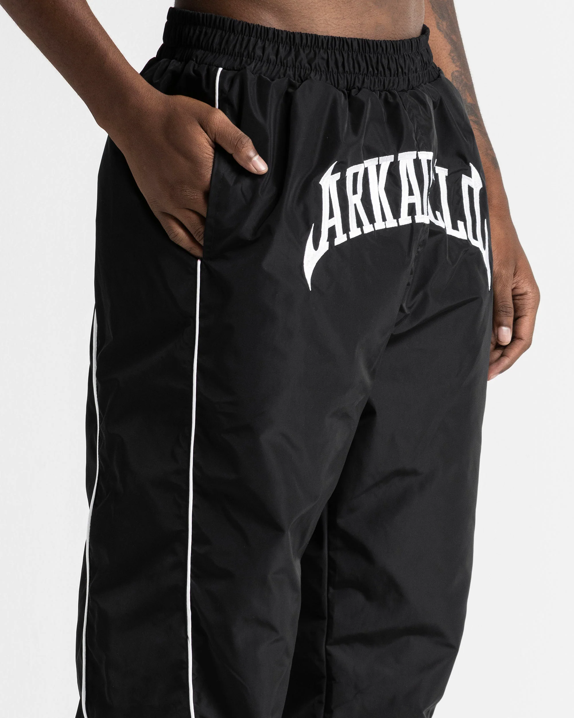 Sweatpant Negra Bordada - Image 7