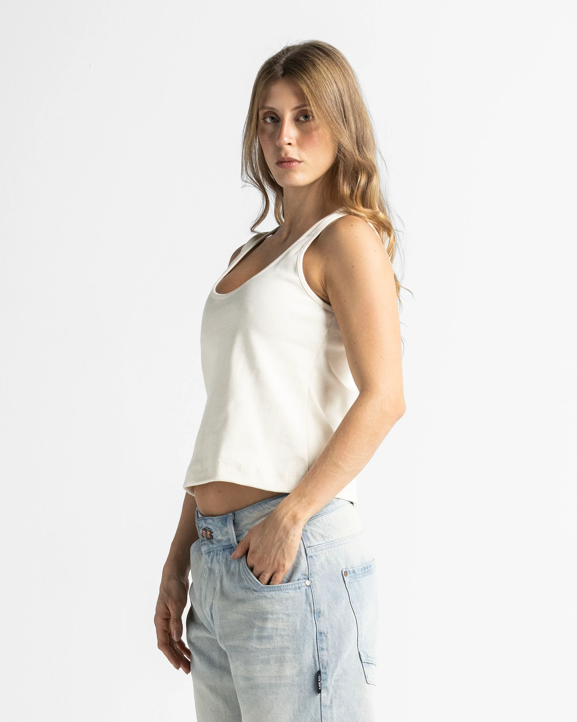 Tank Mujer Blanca FF Arkad - Image 4