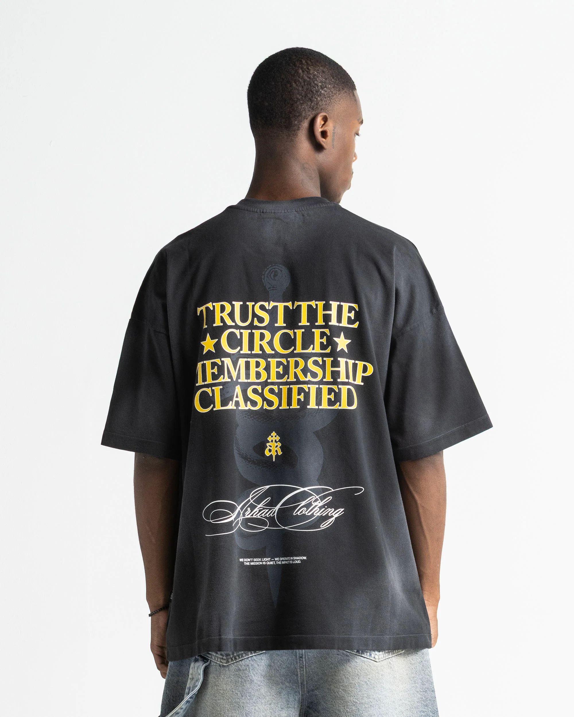 Washed Tshirt Negra Trust The Circle - Image 2